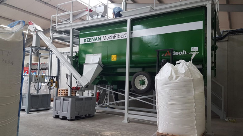 Auger feed to bagging system